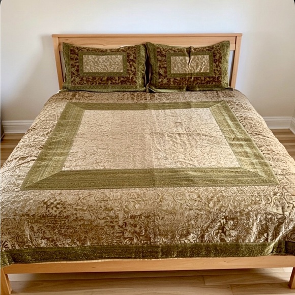 Other - Burnout Velvet Duvet Cover Brocade Trim